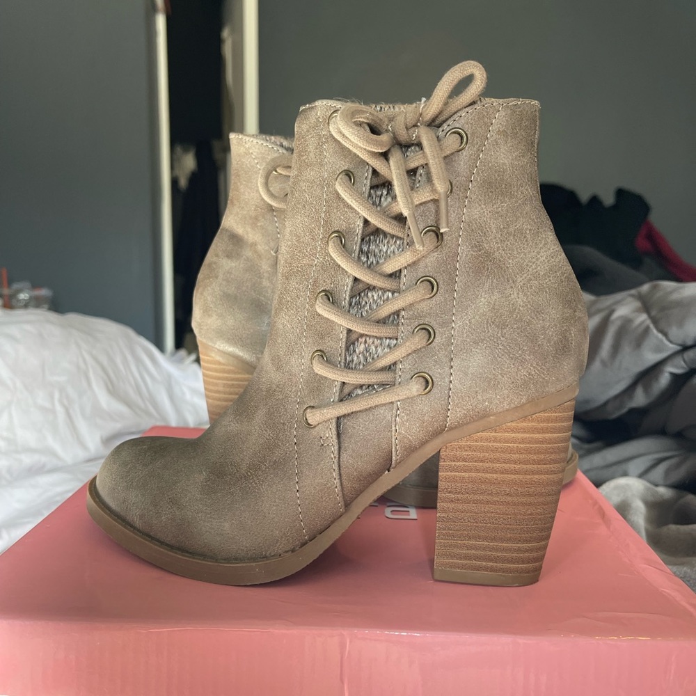 Vintage 7eight ankle boots